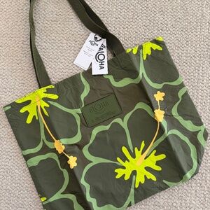 NWT ALOHA Collection Pua Waikiki Reversible Tote